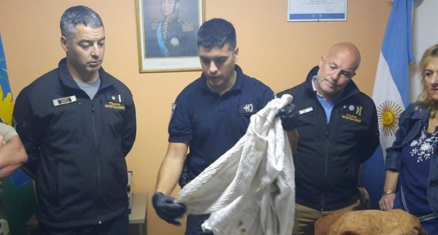 Parte de Prensa Oficial: fueron halladas en el partido de Carlos Casares prendas de vestir que ser&iacute;an de Juan Carlos Woldryk. La SB DDI de Bol&iacute;var viaj&oacute; hasta el lugar