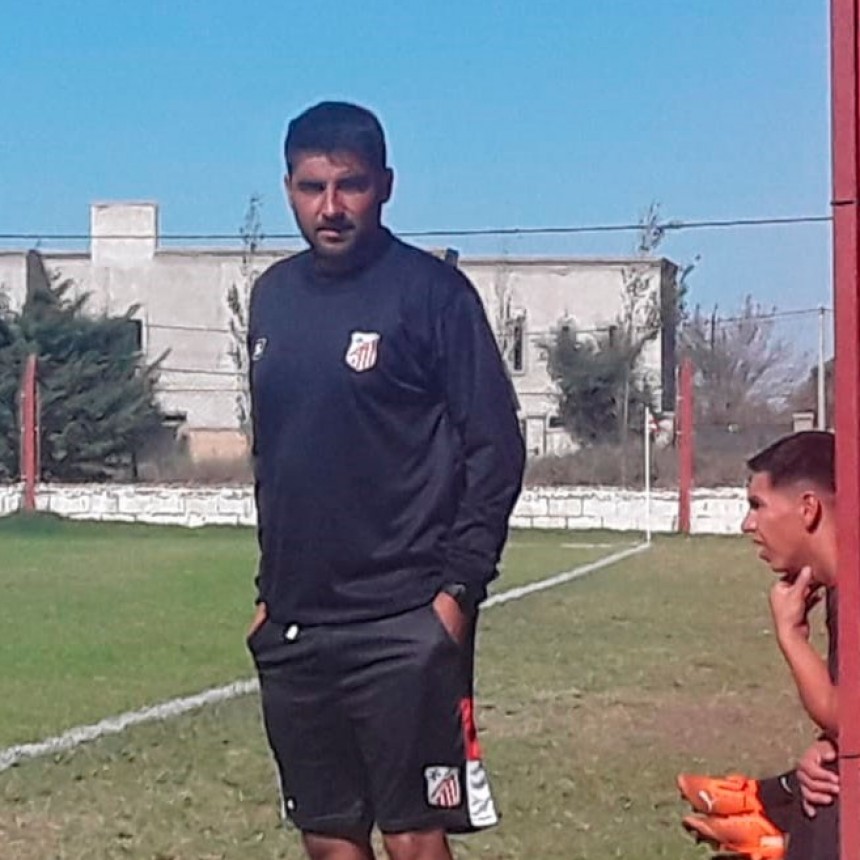 Empleados le gan&oacute; por 2 goles a 0 a F&uacute;tbol Club en un partido amistoso, con el regreso del DT Julio Zorrilla que ser&aacute; hasta fin de a&ntilde;o