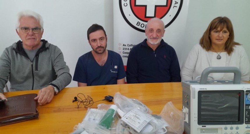 La Cooperadora del Hospital Capredoni hizo entrega de un nuevo equipo, en este caso un Cardiodesfibrilador para la UTI