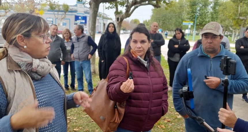 Padres de alumnos que concurren a La Vizcaína, Escuela Primaria nº14, Secundaria nº7 y JIRIMM nº6, peticionaron ante las autoridades del Consejo Escolar, para resolver transporte escolar