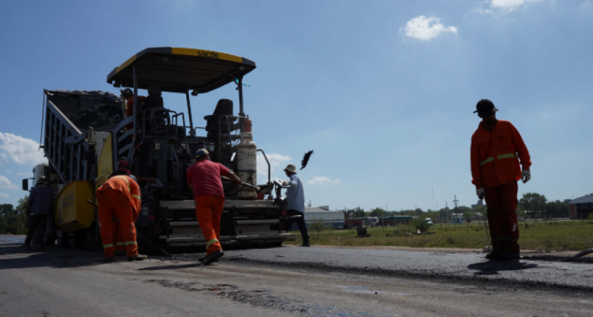 Se trabaja en el calce de las banquinas en zonas suburbanas y comerciales, a través de la empresa constructora COINSA SA