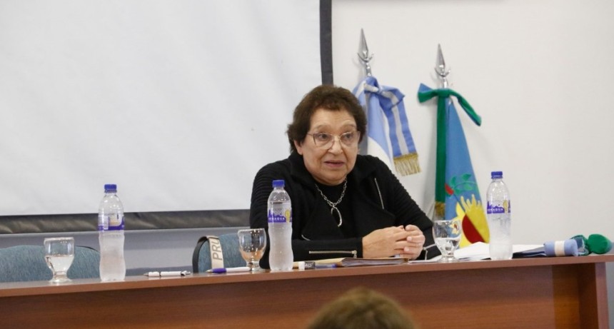 Se realiz&oacute; la primera charla sobre uso de S&iacute;mbolos Patrios destinada a docentes del distrito