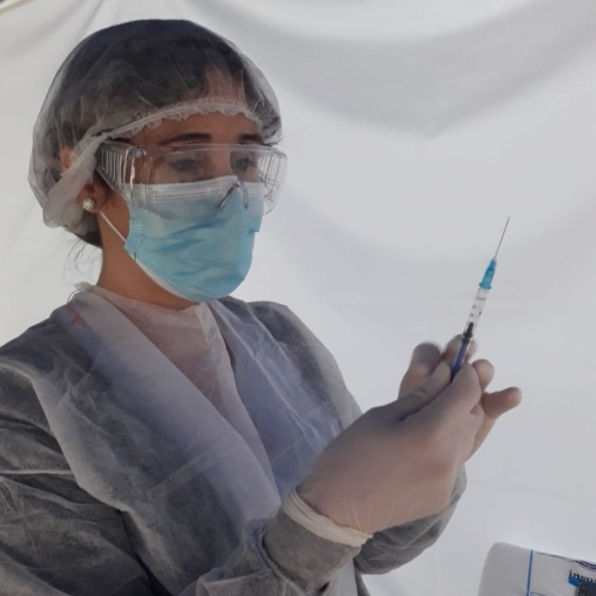 Silvina Pinedo: "La vacunaci&oacute;n se est&aacute; realizando con dinamismo, la gente est&aacute; esperando la vacuna y est&aacute; muy bueno que hayan tomado conciencia al respecto"