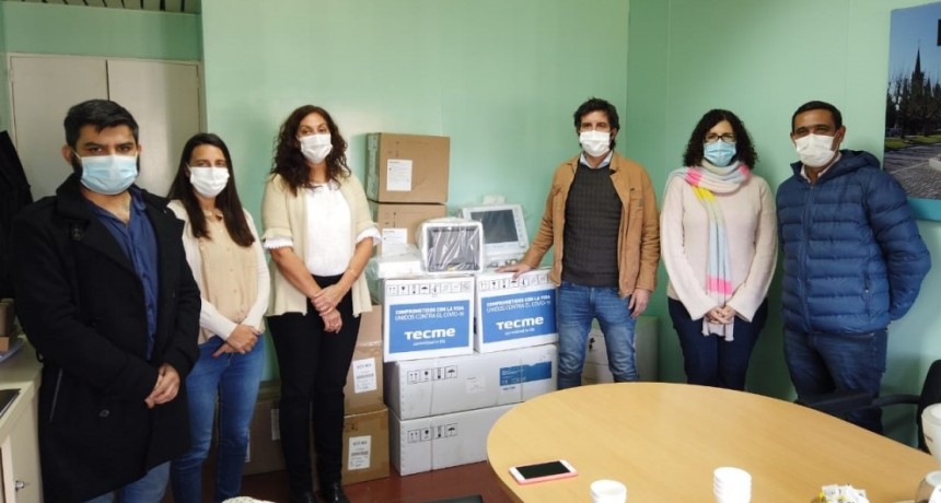 Desde la regi&oacute;n Sanitaria IX, entregaron al hospital  2 respiradores, 4 monitores y 8 bombas de infusi&oacute;n que van a completar el sistema de equipamiento de la Unidad de Terapia Intensiva
