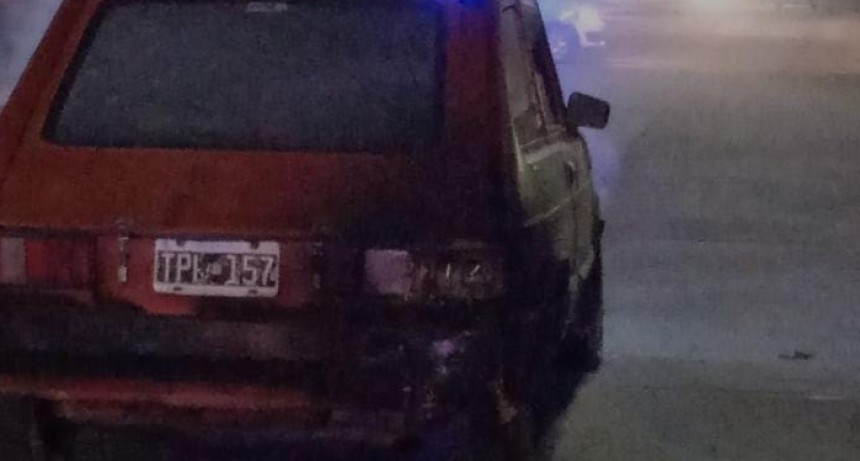 Principio de incendio en un veh&iacute;culo
