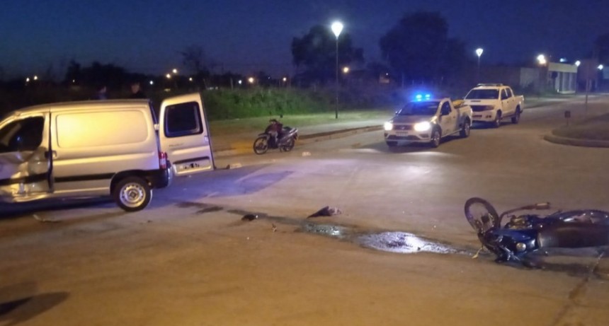 Impacto entre una moto y un utilitario