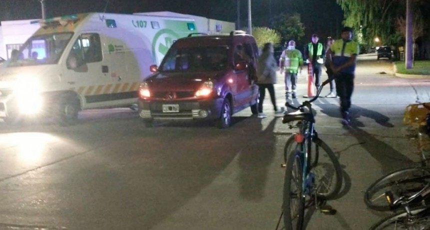 Un utilitario con una bicicleta