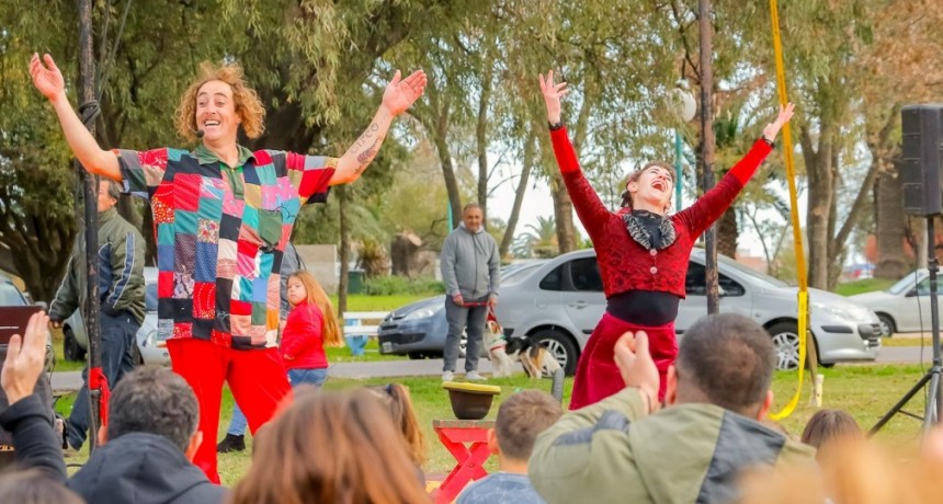 La compañía Circo EnTero estuvo en Bolívar y se presentará el próximo fin de semana en Pirovano y Urdampilleta