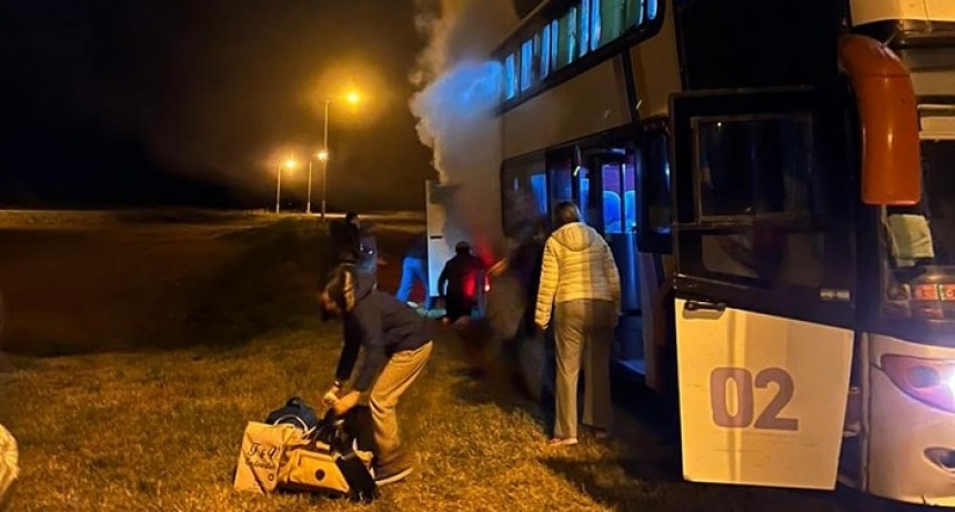 Bomberos Voluntarios de Pirovano asistieron al incendio de un neum&aacute;tico de un colectivo, trabajaron en una antena que generaba riesgos comunitarios y en FM 10 hablamos con el Jefe del Cuerpo Pablo Prieto