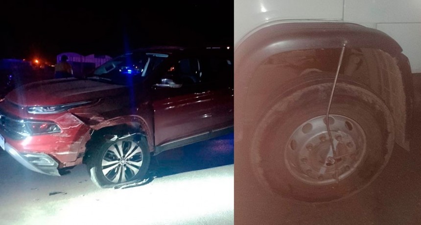 Impacto de un camión y una camioneta