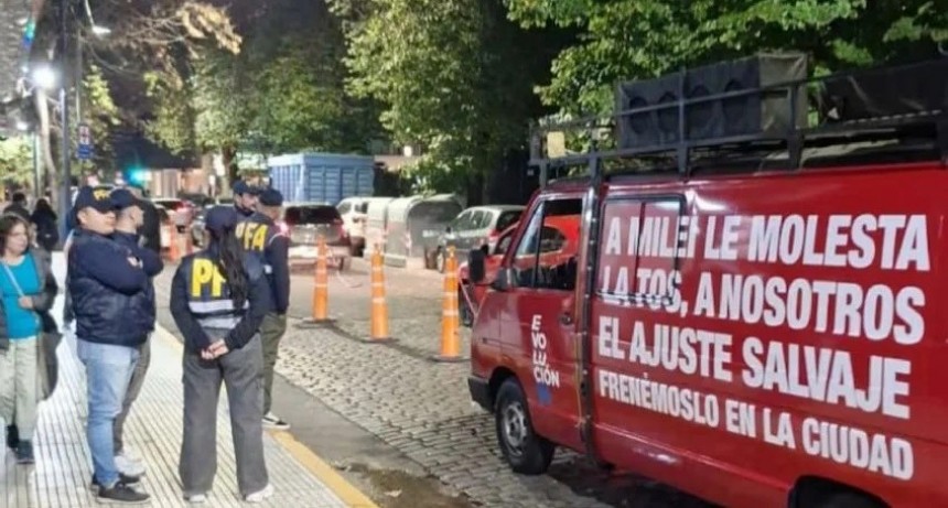 Detuvieron a militantes de la UCR que hacían campaña contra Milei en CABA