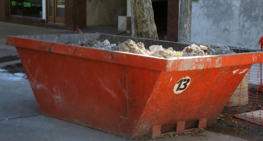 El Municipio advierte sanciones por arrojar escombros y residuos en la v&iacute;a p&uacute;blica