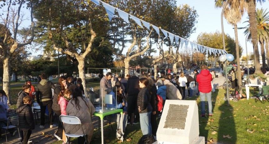Bol&iacute;var vivio una jornada mundialista con gran participaci&oacute;n en el Intercambio de Figuritas 