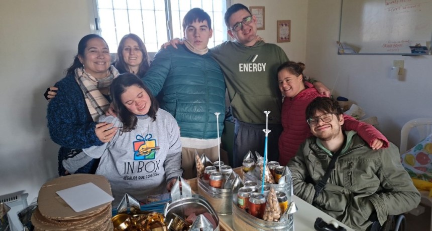 Visitamos a los chicos y padres de InBox, que trabajan intensamente para una fecha muy especial en las familias