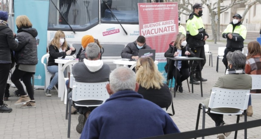 La vacunaci&oacute;n libre contin&uacute;a este lunes desde las 11 horas en el Centro C&iacute;vico