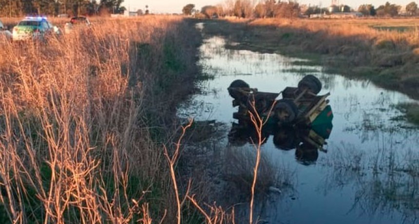 Tres accidentes se dieron este s&aacute;bado: Desde una camioneta se desprendi&oacute; una embarcaci&oacute;n, un vuelco en un camino rural,  y se desprendi&oacute; un carro de combustible