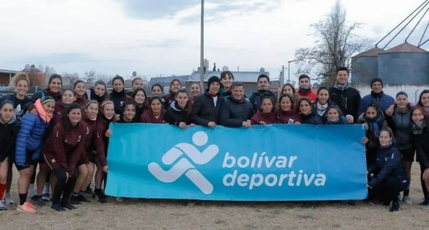 Marianela Zanassi y Alejandro Viola presentaron el proyecto del Ministerio de Mujeres, para participar con la selección de fútbol femenino en el torneo “Heroínas de Malvinas”