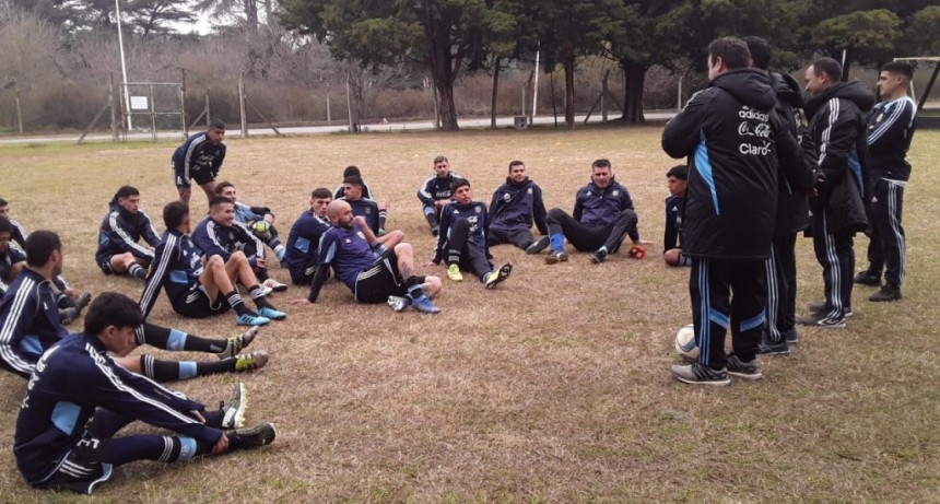 El bolivarense Enzo Stampone inició la concentración con 