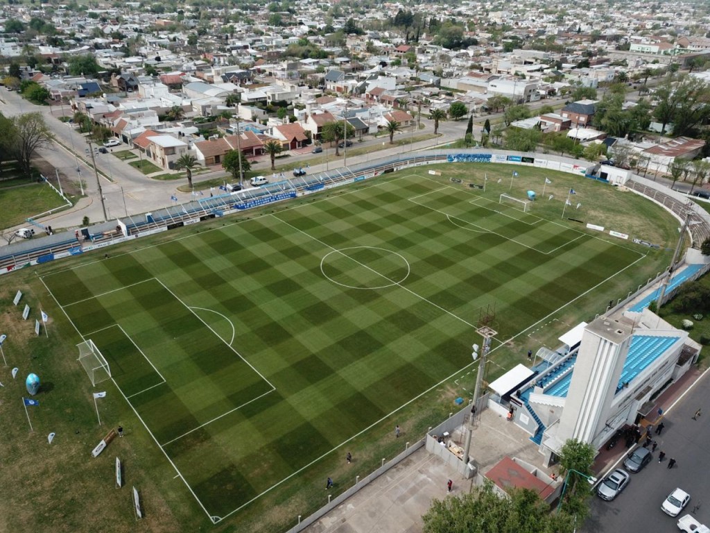 Ciudad invierte y trabaja en la nueva iluminación del Estadio “Eva Perón” 