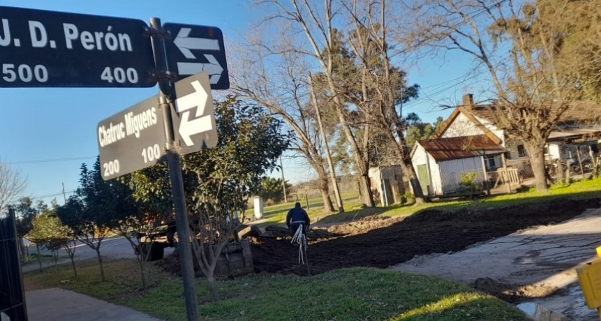 Villa Diamante: El Municipio ejecuta la última cuadra de pavimento sobre calle Chatruc Miguens