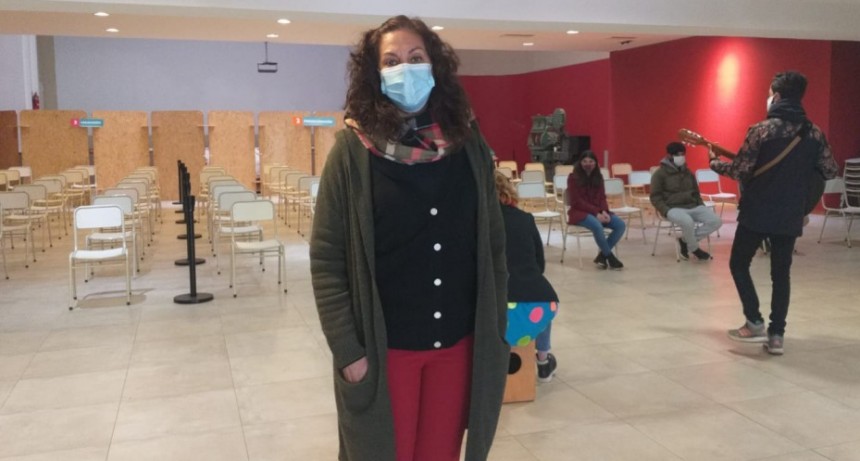 Mar&iacute;a Estela Jofre: "Vamos muy bien con la vacunaci&oacute;n y le pedimos los j&oacute;venes mayores de 18 a&ntilde;os que se inscriban lo m&aacute;s pronto posible"