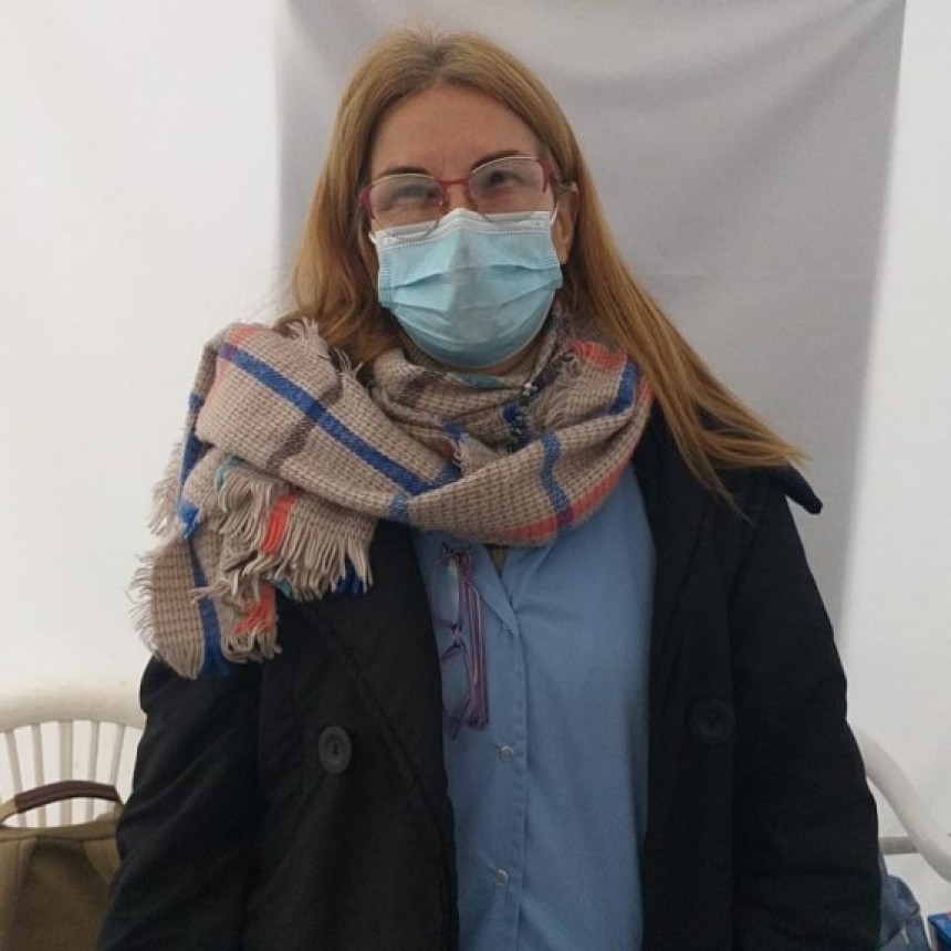 M&oacute;nica Pi&ntilde;el: &ldquo;Estamos vacunando a los trescientos turnados de segunda dosis Sputnik V y ya comenzamos con mayores de 18, tenemos vacunas disponibles y van a seguir llegando a&uacute;n m&aacute;s&rdquo;