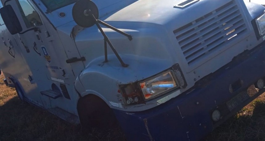 Ruta 226: Un cami&oacute;n de transporte de caudales perdi&oacute; un neum&aacute;tico