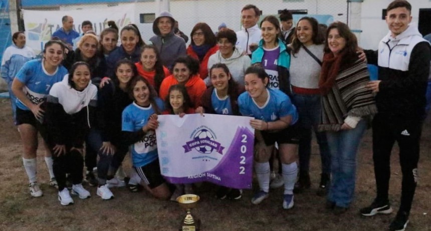 La Selección Fútbol Femenino de Bolívar se trajo el tercer puesto desde Tapalque