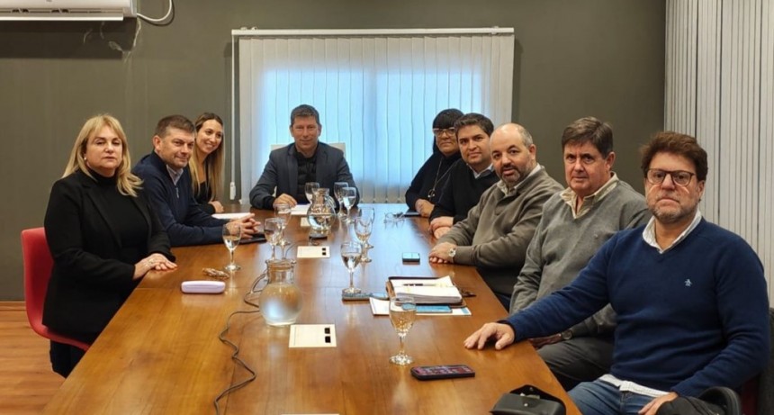 “Avenida del centro”: la UCR bonaerense avanzará en un espacio sin el PRO y La Libertad Avanza