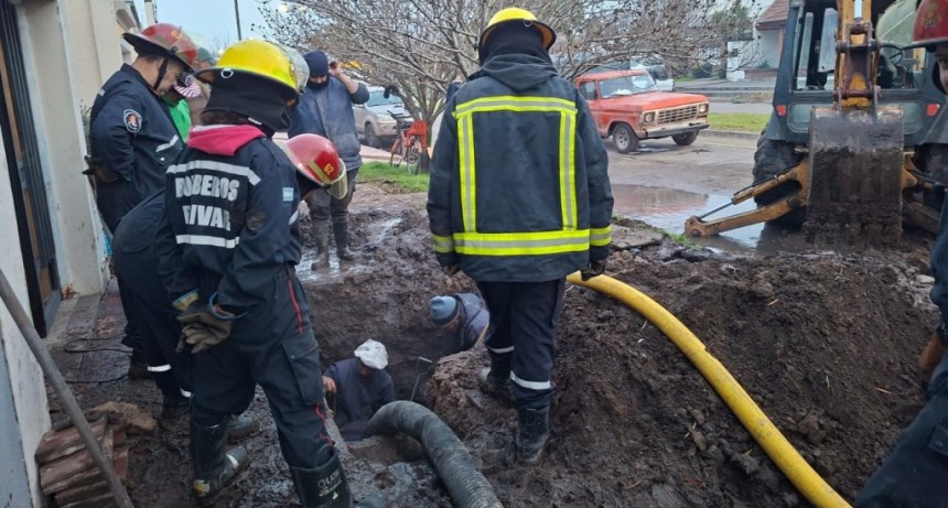 Obras Sanitarias trabaja en la rotura de un ca&ntilde;o troncal de la red de agua potable, por lo que surgir&aacute;n interrupciones en el servicio