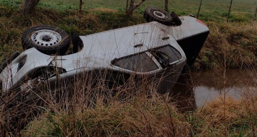 Se registr&oacute; un vuelco en el camino rural a Miramar
