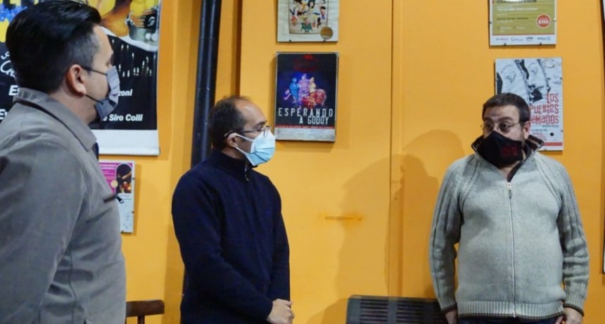 El intendente Pisano hizo entrega de un nuevo aporte econ&oacute;mico al teatro Artec&oacute;n