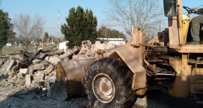 Demolieron los restos de la vivienda incendiada en Hale y se acent&uacute;a la campa&ntilde;a solidaria para ayudar a Agust&iacute;n Su&aacute;rez