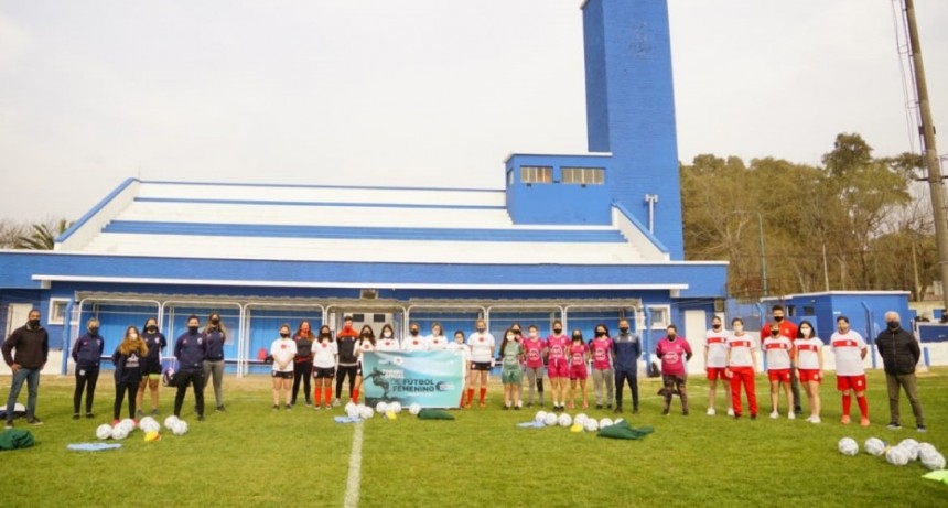 Bol&iacute;var tendr&aacute; el primer torneo de f&uacute;tbol femenino de su historia