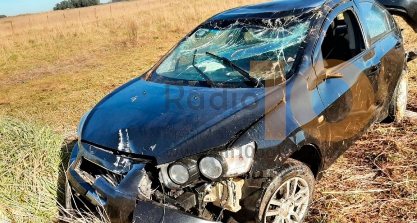 Acceso a Urdampilleta: Se produjo el vuelco de un veh&iacute;culo