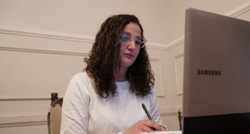 Emilia Palomino, propuso en recinto la creaci&oacute;n de espacios de conectividad para contener a los ni&ntilde;os y j&oacute;venes bolivarenses