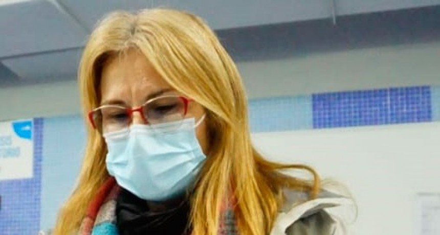 M&oacute;nica Pi&ntilde;el; &lsquo;La &uacute;nica herramienta que tenemos por el momento es la vacunaci&oacute;n y lo estamos viendo, el hospital no est&aacute; saturado y la importancia que tiene la vacuna ante esto&rsquo;