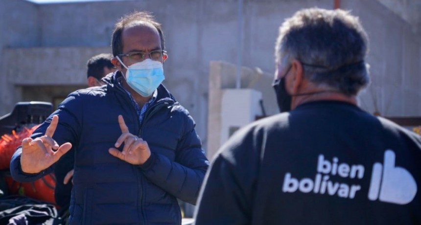 Pisano y Bucca recorrieron la obra de gas en barrio Los Troncos