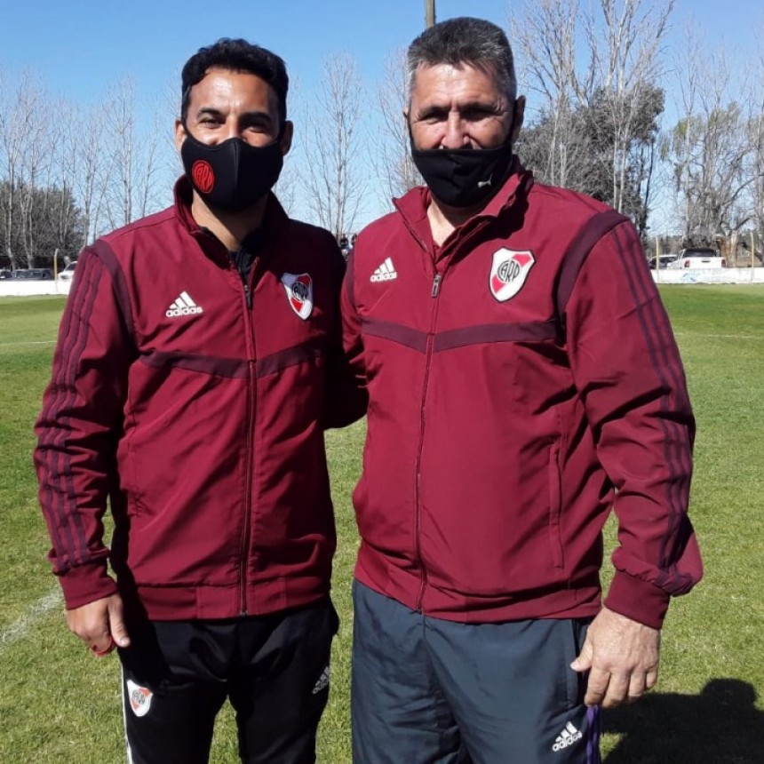 En representaci&oacute;n de River, Claudio Oterm&iacute;n y Santiago Alonso, realizaron una prueba de jugadores en la ciudad