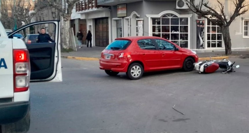 Impacto entre un vehículo y una moto