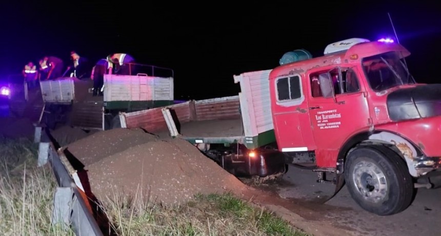 El Equipo Emergente trabajó de manera intensa para desbloquear la ruta ante la rotura de un camión