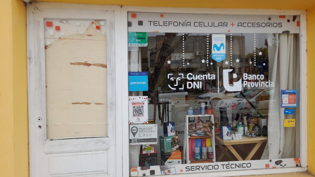 Robaron en el local de Tecnología Cell, y en FM 10  hablamos con sus propietarios