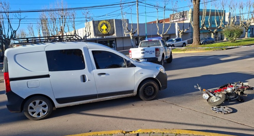 Una mujer hospitalizada tras una colisión