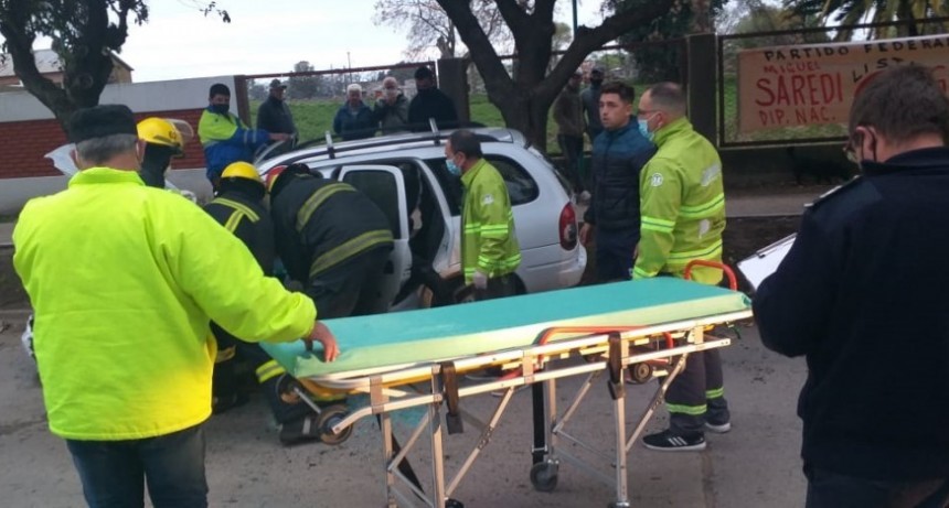 Un conductor se descompens&oacute; e impacto contra un &aacute;rbol