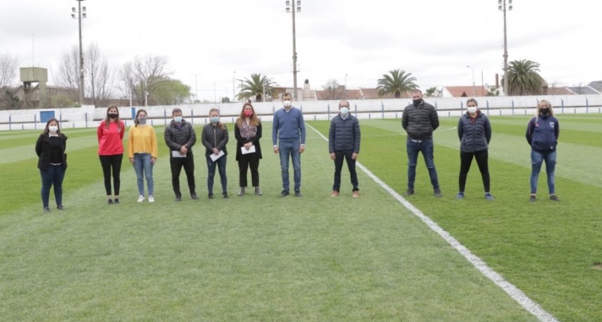 Los equipos del F&uacute;tbol Femenino recibieron aportes econ&oacute;micos de la Municipalidad de Bol&iacute;var