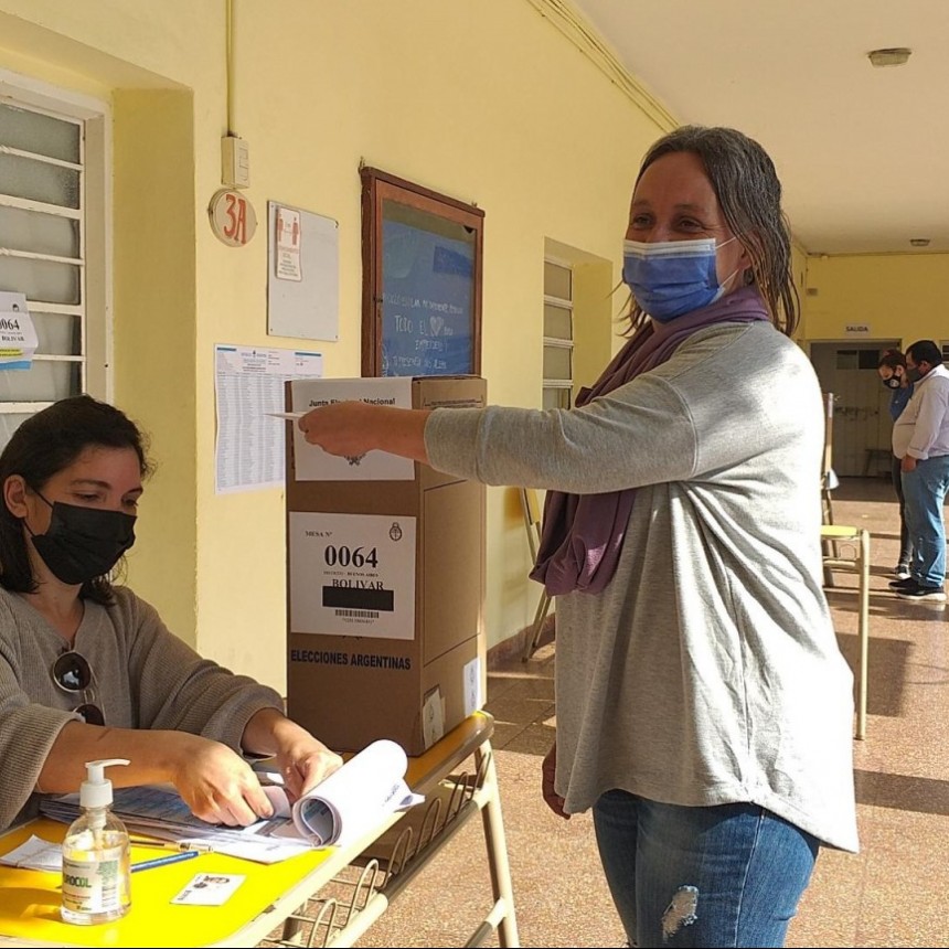 Ver&oacute;nica Ru&iacute;z: &ldquo;Es llamativa la ausencia de autoridades de mesa, pudimos comenzar a las 9 reci&eacute;n, pero ya estamos en marcha&rdquo;