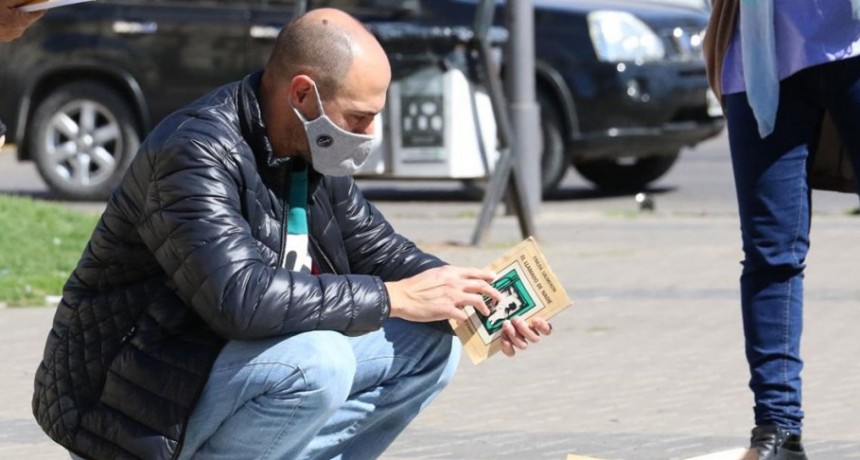 En el d&iacute;a de la bibliodiversidad se realiz&oacute; una suelta de libros en el Centro C&iacute;vico