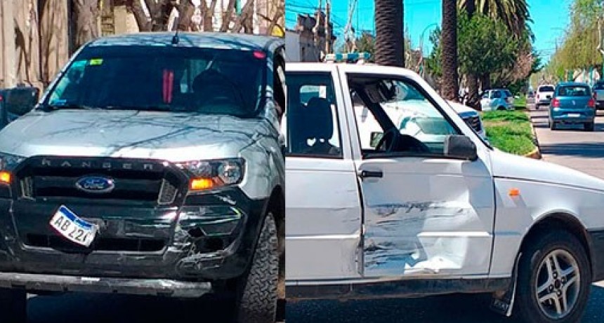 Impacto entre dos vehículos en avenida Alsina y calle Güemes, no hubo personas heridas