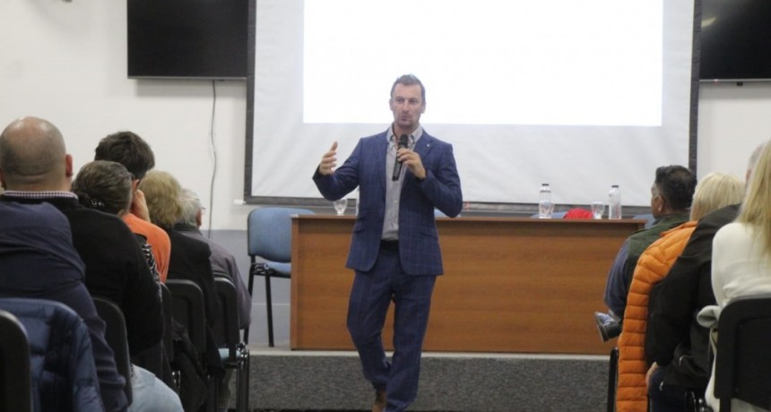 Lucas Moyano: “La tecnología ha crecido de manera exponencial y tenemos que adecuarnos al entorno, tratar de incorporar estas herramientas preventivas y transmitirlas con intensidad”