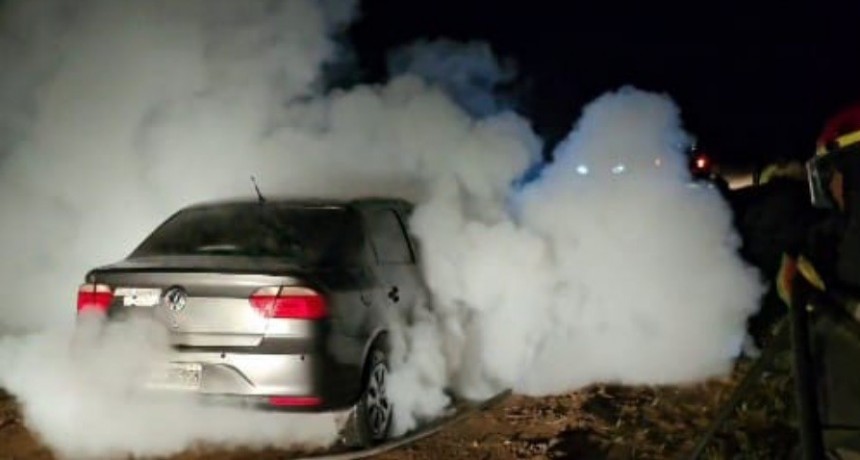 Ruta nacional 226: Bomberos Voluntarios extinguieron el incendio de un auto